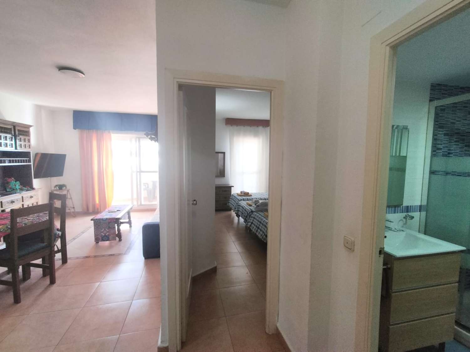 SE VENDE BONITO APARTAMENTO CON LICENCIA TURISTICA CON VISTAS AL MAR EN BENALMADENA