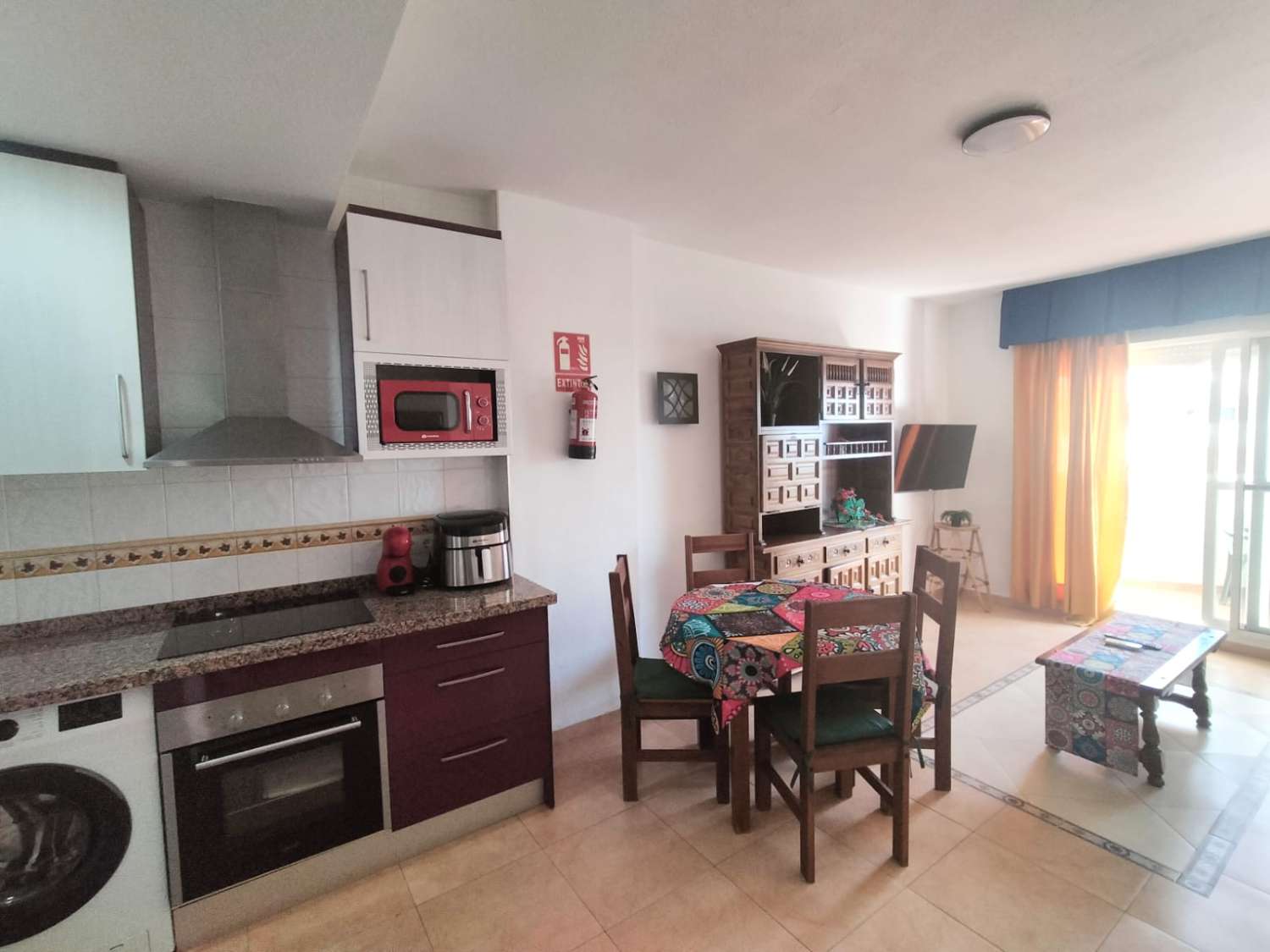 SE VENDE BONITO APARTAMENTO CON LICENCIA TURISTICA CON VISTAS AL MAR EN BENALMADENA