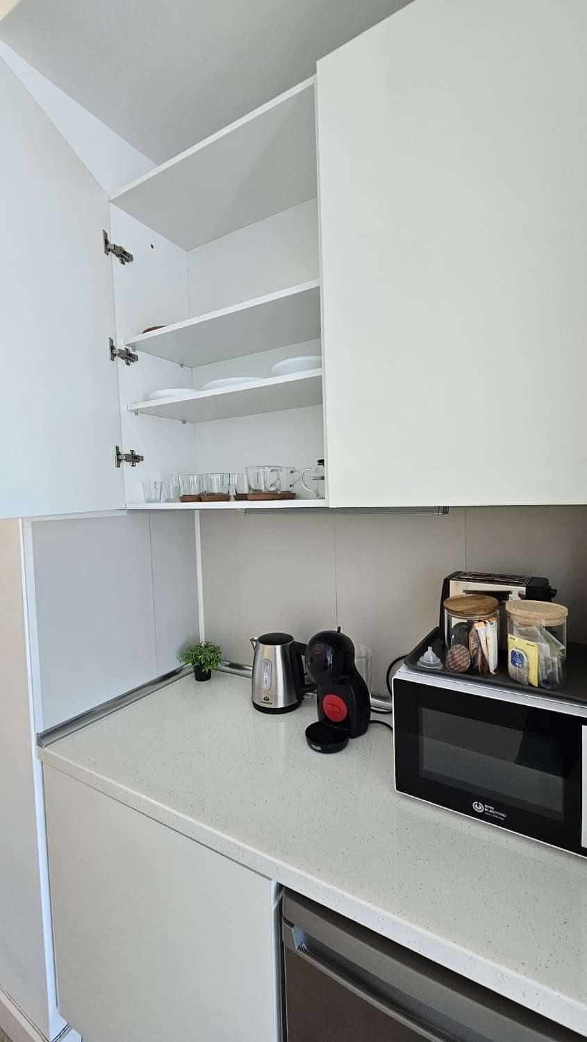 SE VENDE BONITO ESTUDIO CON LICENCIA TUTISTICA EN EL CENTRO DE TORREMOLINOS