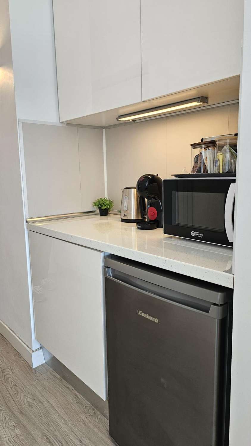 SE VENDE BONITO ESTUDIO CON LICENCIA TUTISTICA EN EL CENTRO DE TORREMOLINOS