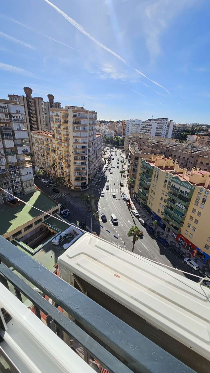 SE VENDE BONITO ESTUDIO CON LICENCIA TUTISTICA EN EL CENTRO DE TORREMOLINOS