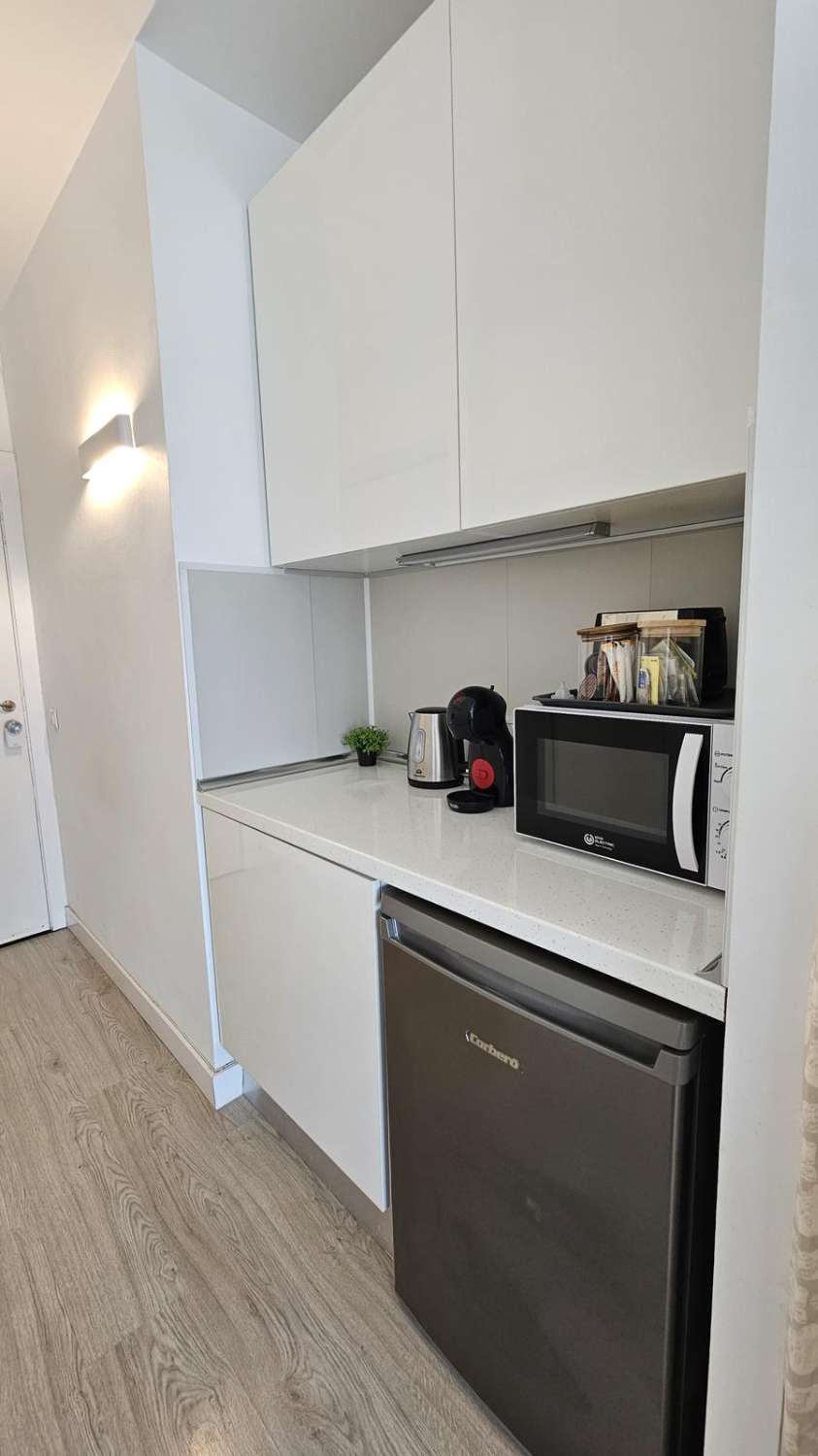 SE VENDE BONITO ESTUDIO CON LICENCIA TUTISTICA EN EL CENTRO DE TORREMOLINOS