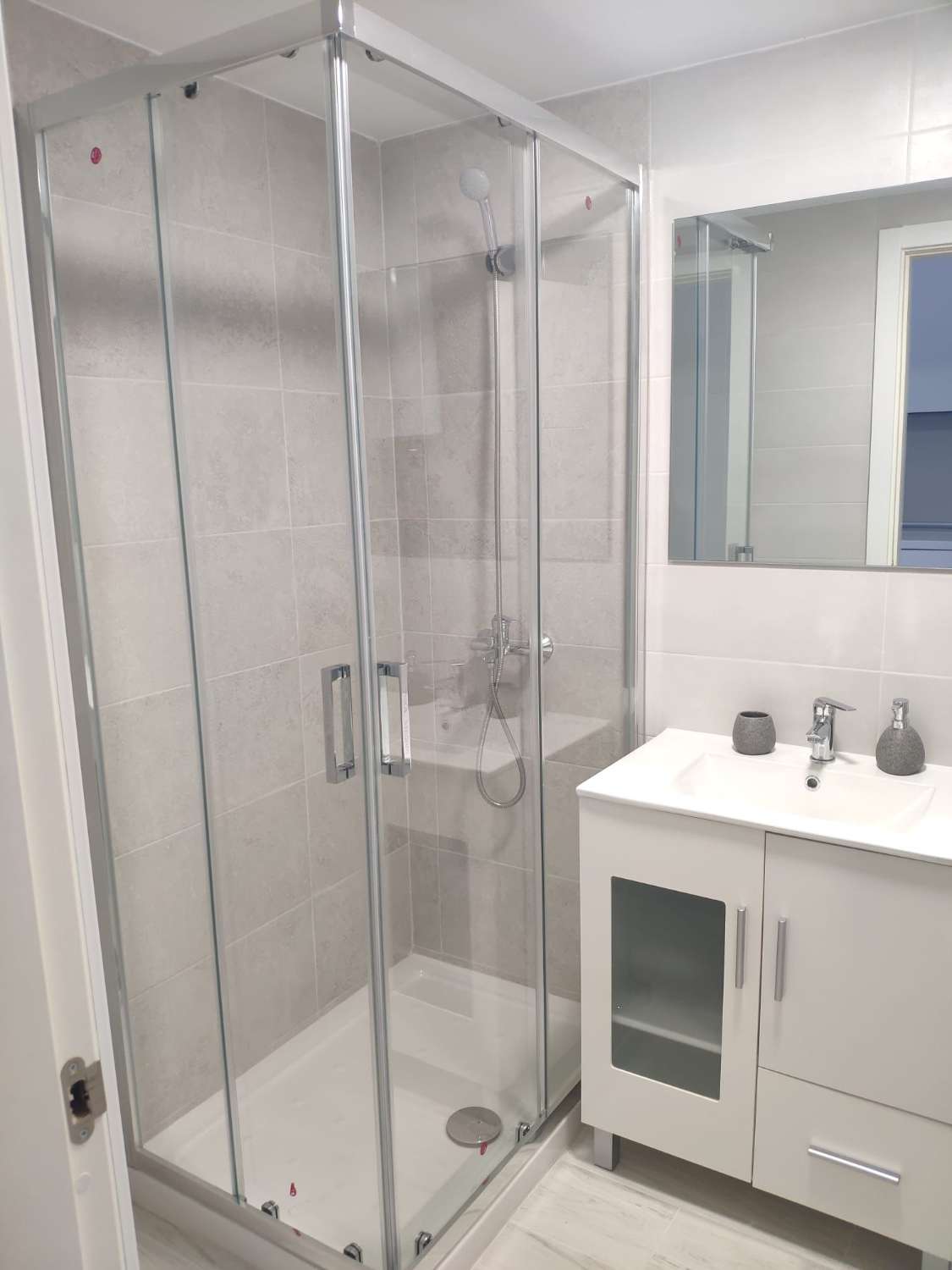 SE VENDE BONITO ESTUDIO CON LICENCIA TUTISTICA EN EL CENTRO DE TORREMOLINOS