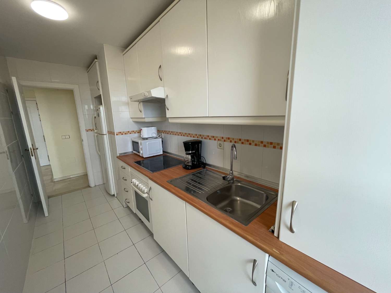 Se vende  bonito apartamento con vistas al mar en Benalmádena.