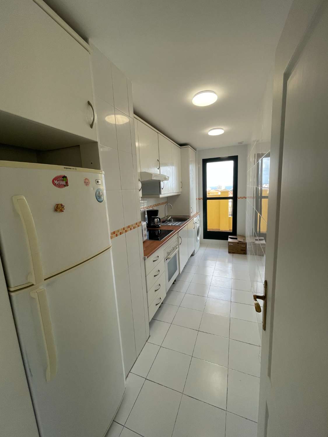 Se vende  bonito apartamento con vistas al mar en Benalmádena.