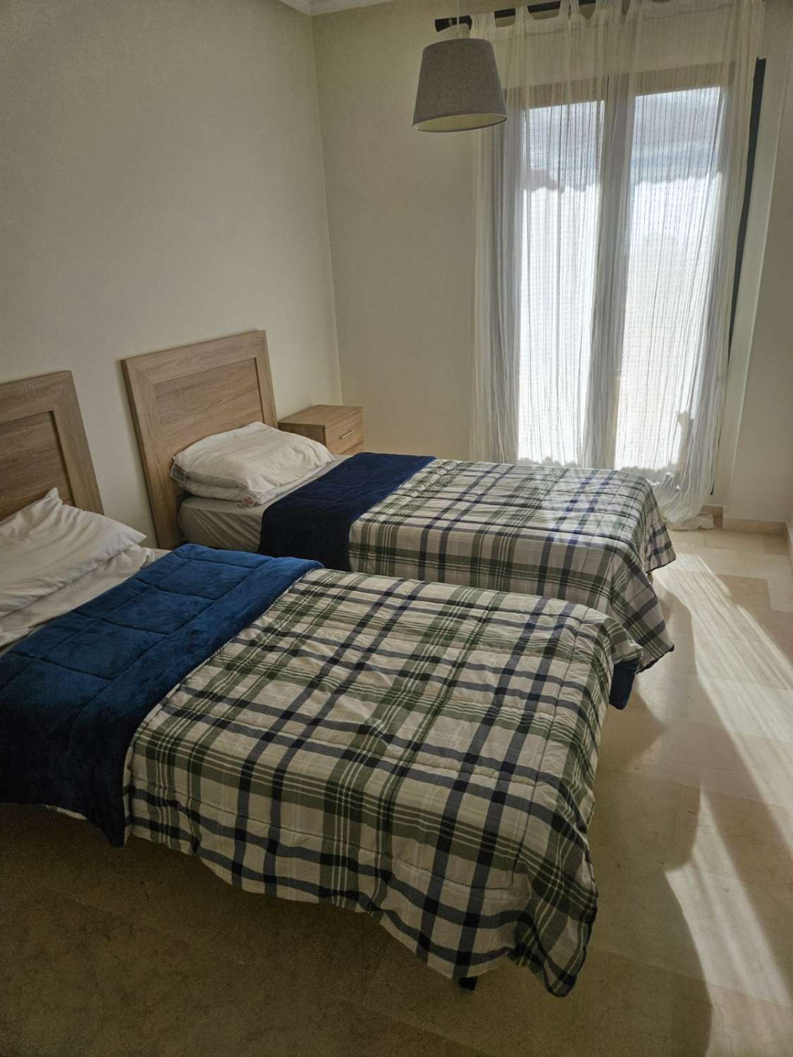 Se vende  bonito apartamento con vistas al mar en Benalmádena.