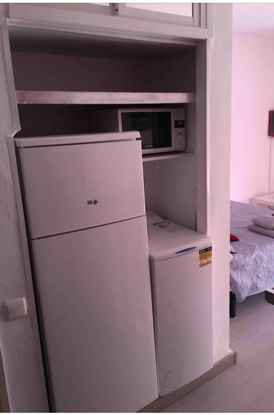 SE ALQUILA POR LARGA TEMPORADA  BONITO ESTUDIO EN ARROYO DE LA MIEL (BENALMADENA)