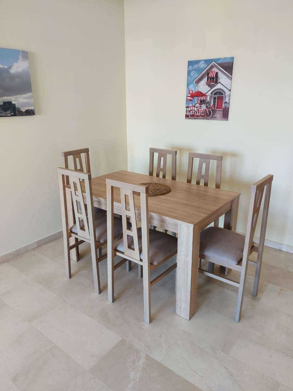 Se alquila desde ahora hasta 30/06/2026 bonito apartamento con vistas al mar en Benalmádena.