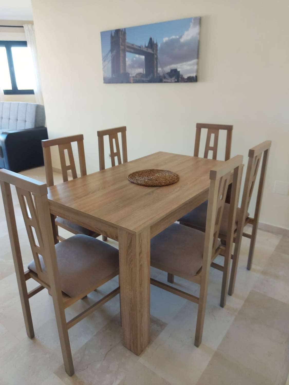 Se alquila desde ahora hasta 30/06/2026 bonito apartamento con vistas al mar en Benalmádena.