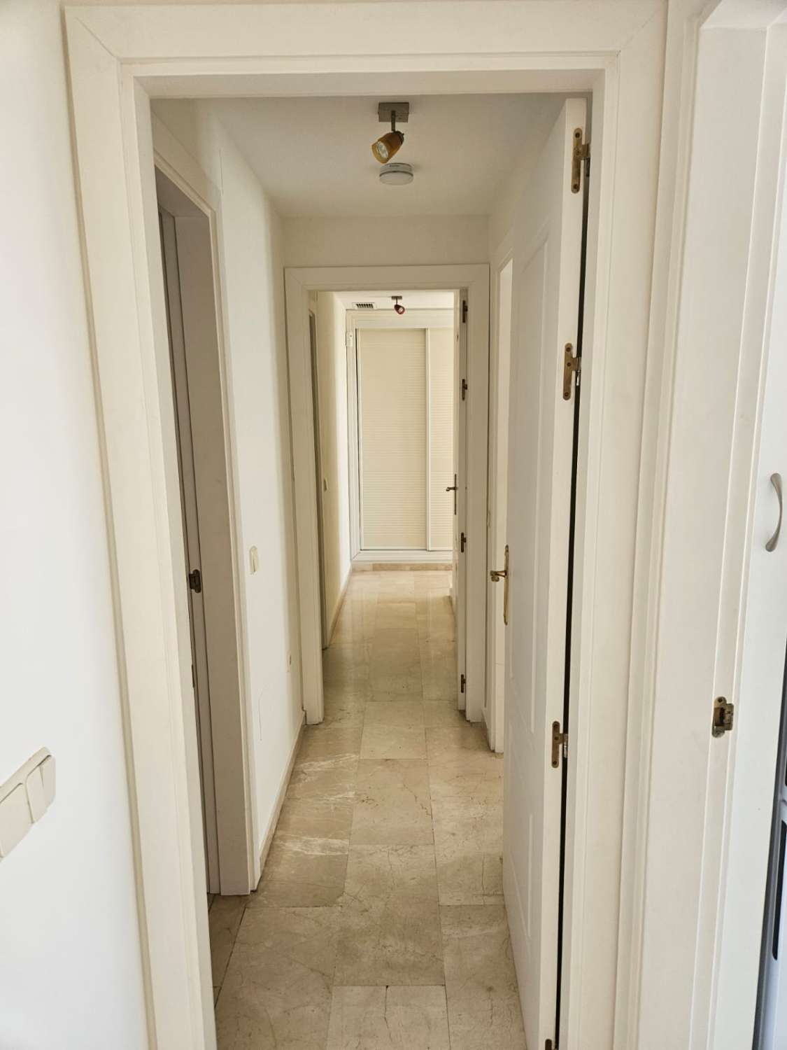 Se alquila desde ahora hasta 30/06/2026 bonito apartamento con vistas al mar en Benalmádena.