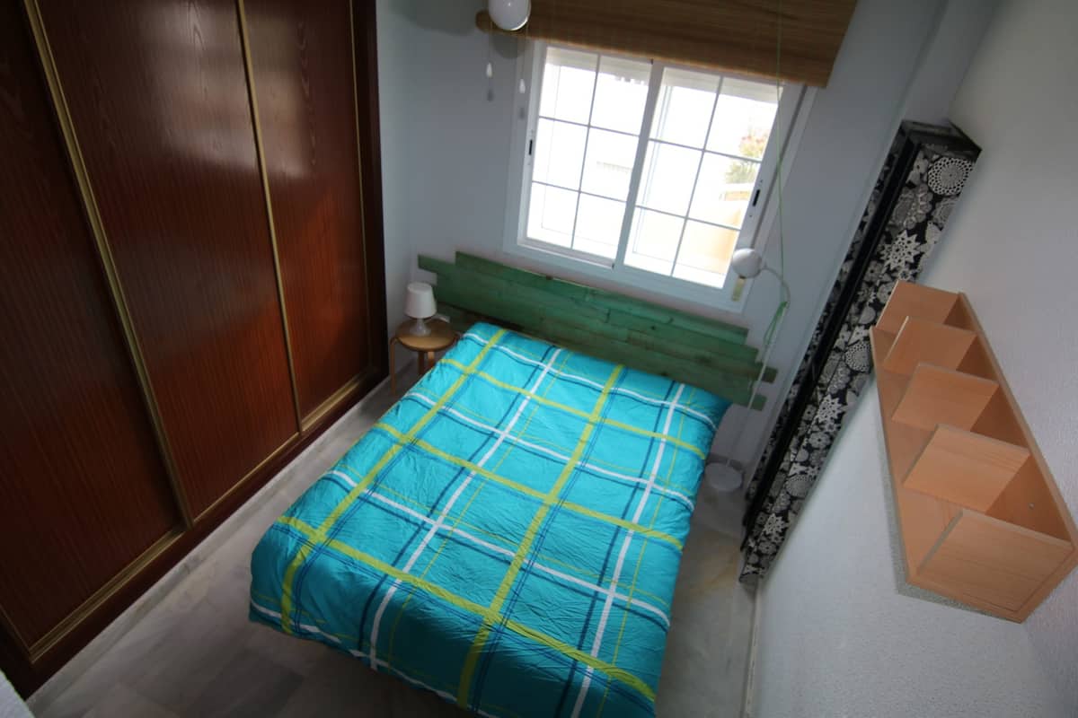 SE VENDE MAGNIFICO ATICO CON VISTAS AL  MAR EN LA CARIHUELA A 300 METROS DE LA PLAYA (TORREMOLINOS)