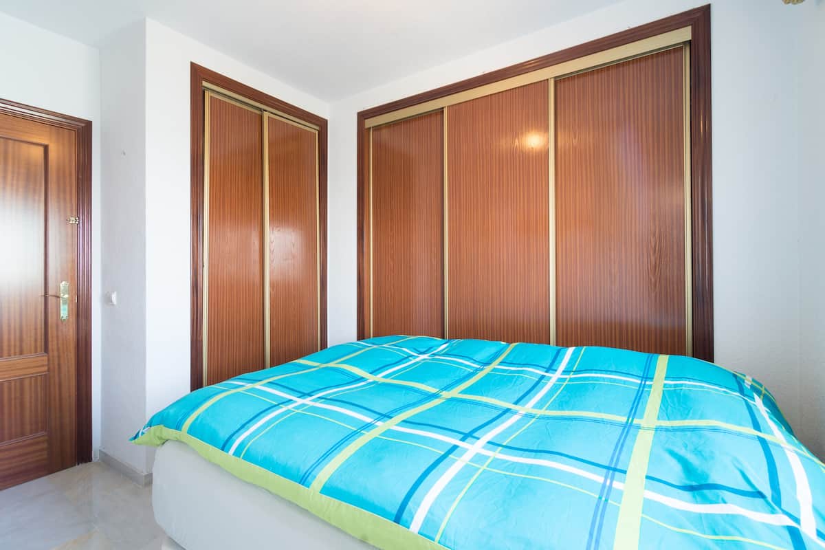 SE VENDE MAGNIFICO ATICO CON VISTAS AL  MAR EN LA CARIHUELA A 300 METROS DE LA PLAYA (TORREMOLINOS)