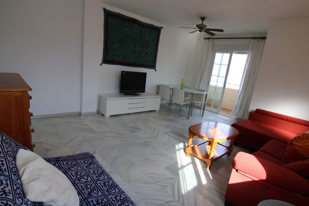 SE VENDE MAGNIFICO ATICO CON VISTAS AL  MAR EN LA CARIHUELA A 300 METROS DE LA PLAYA (TORREMOLINOS)