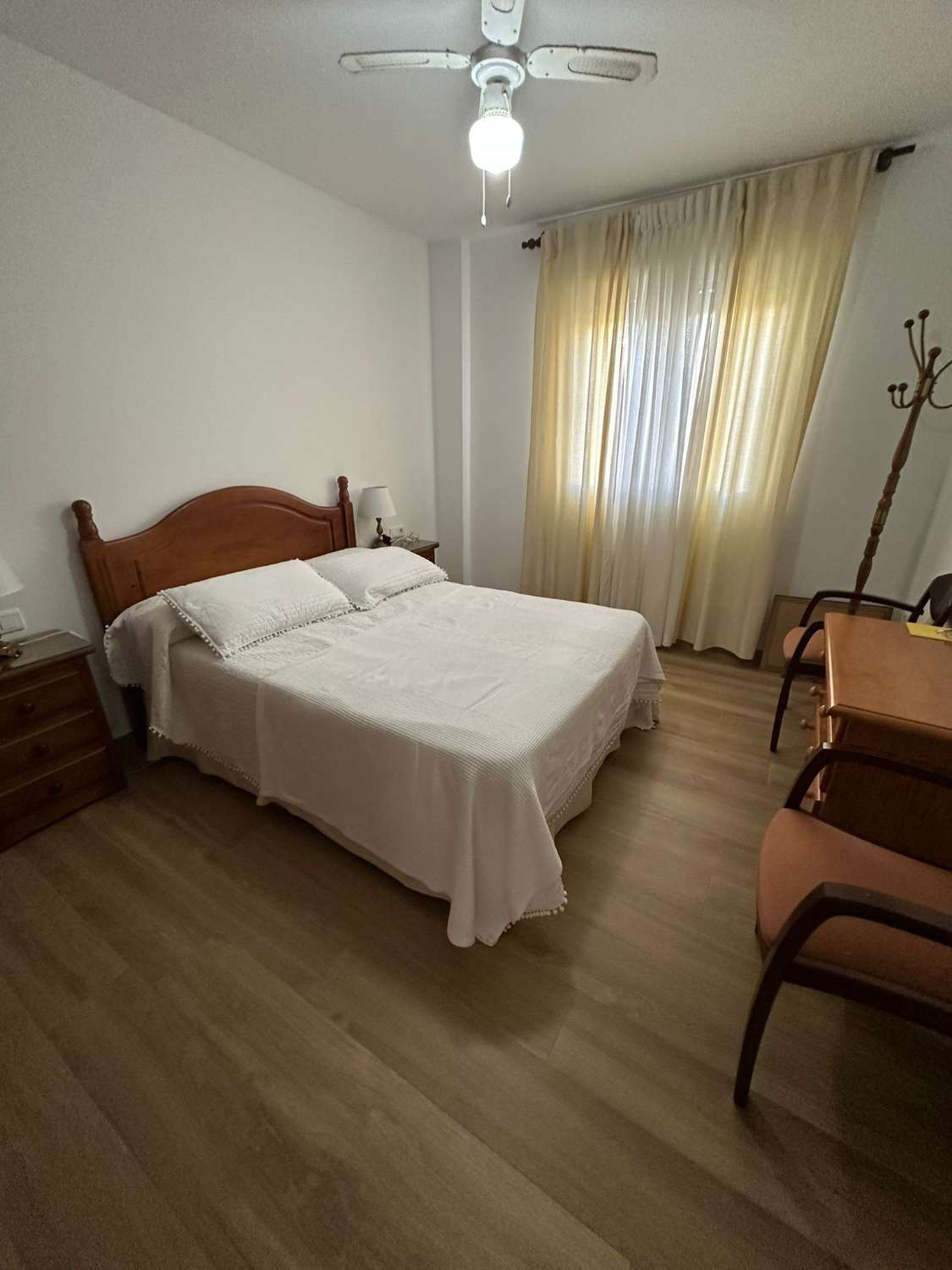 SE ALQUILA BONITO APARTAMENTO EN PLANTA  BAJA DESDE AHORA HASTA 30.6.26 Y DESDE   1.9.26 -30.-6.27 ENBENALMADENA