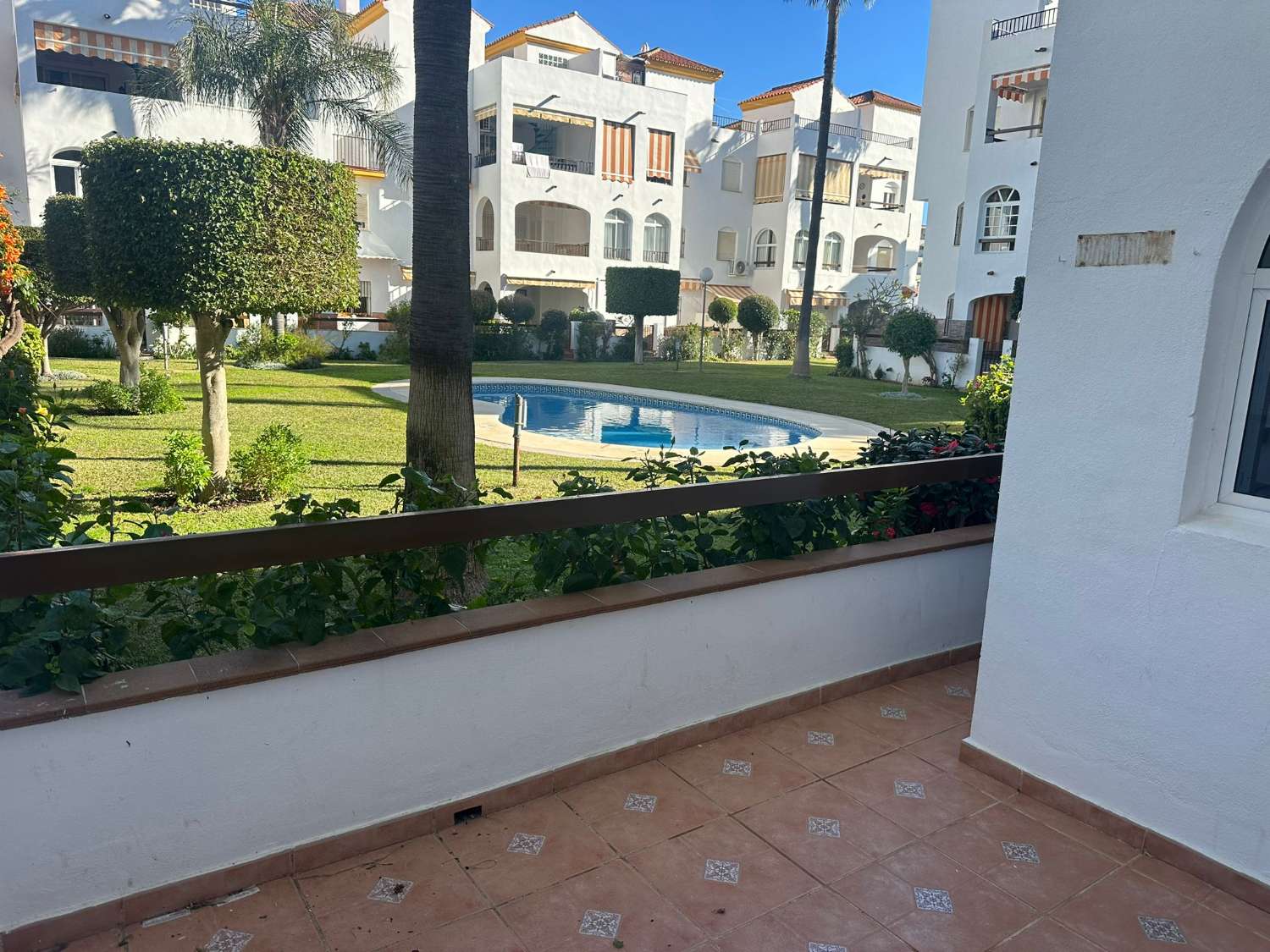 SE ALQUILA BONITO APARTAMENTO EN PLANTA  BAJA DESDE AHORA HASTA 30.6.26 Y DESDE   1.9.26 -30.-6.27 ENBENALMADENA