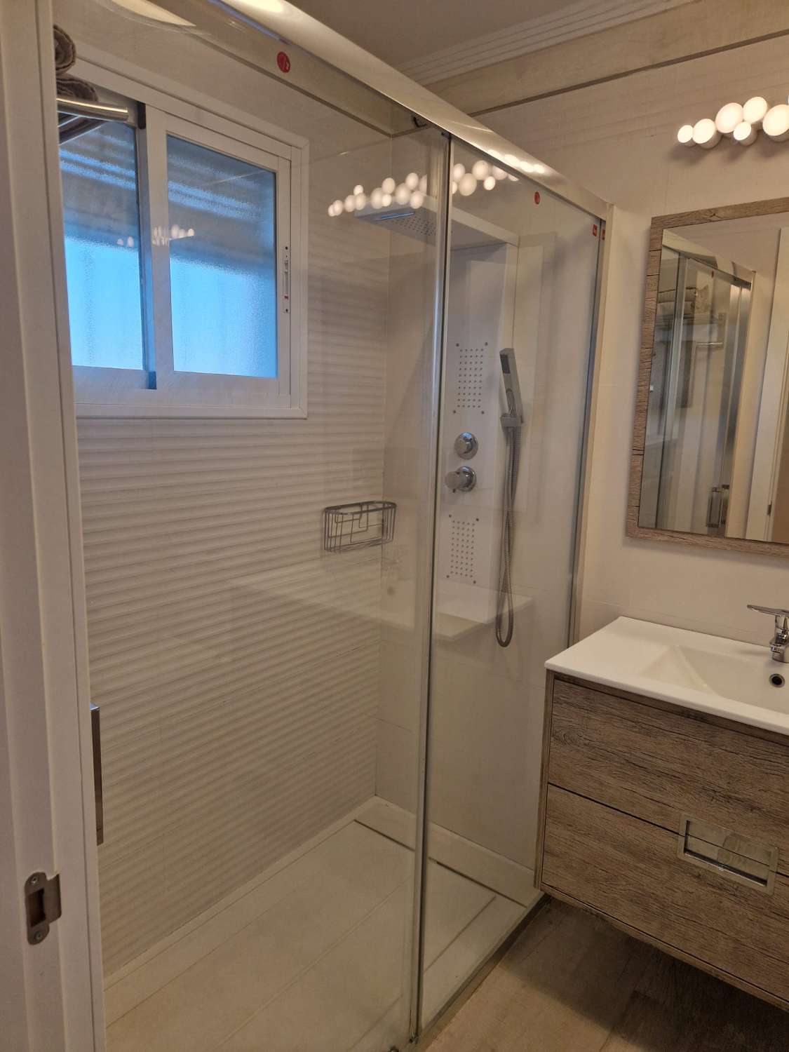 SE ALQUILA BONITO ATICO DESDE AHORA -15.6.26 Y DESDE 1.10.26-15.6.27 EN MIJAS