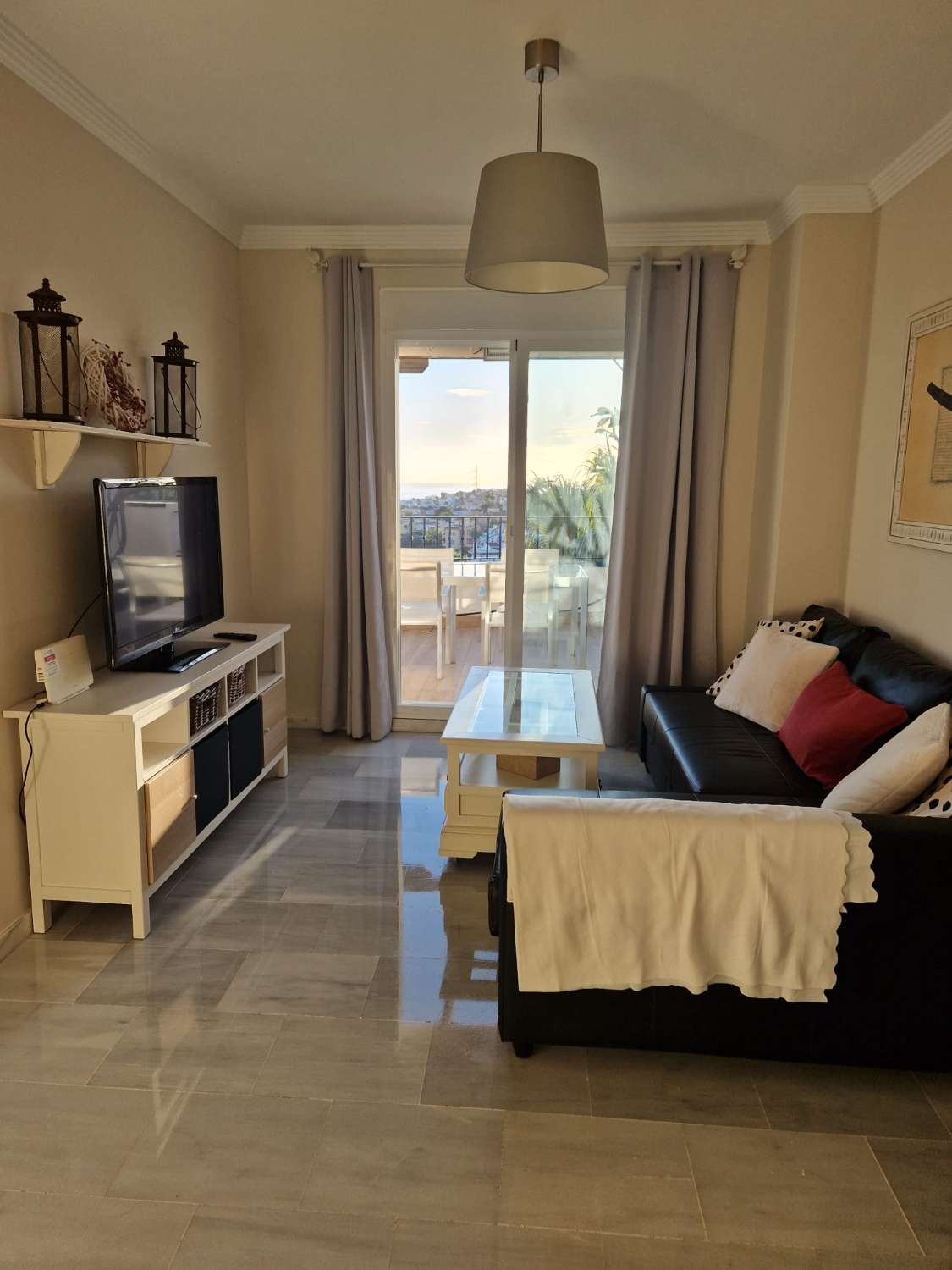 SE ALQUILA BONITO ATICO DESDE AHORA -15.6.26 Y DESDE 1.10.26-15.6.27 EN MIJAS