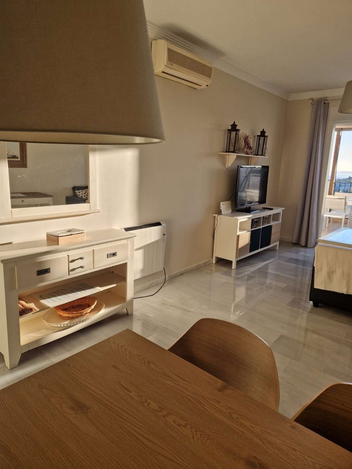 SE ALQUILA BONITO ATICO DESDE AHORA -15.6.26 Y DESDE 1.10.26-15.6.27 EN MIJAS