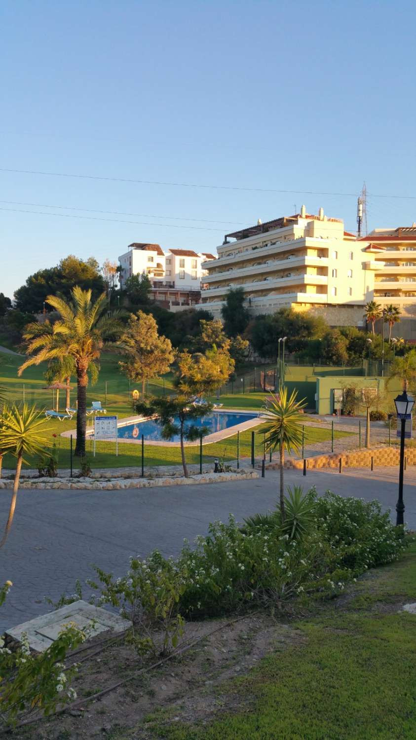 SE ALQUILA BONITO ATICO DESDE AHORA -15.6.26 Y DESDE 1.10.26-15.6.27 EN MIJAS