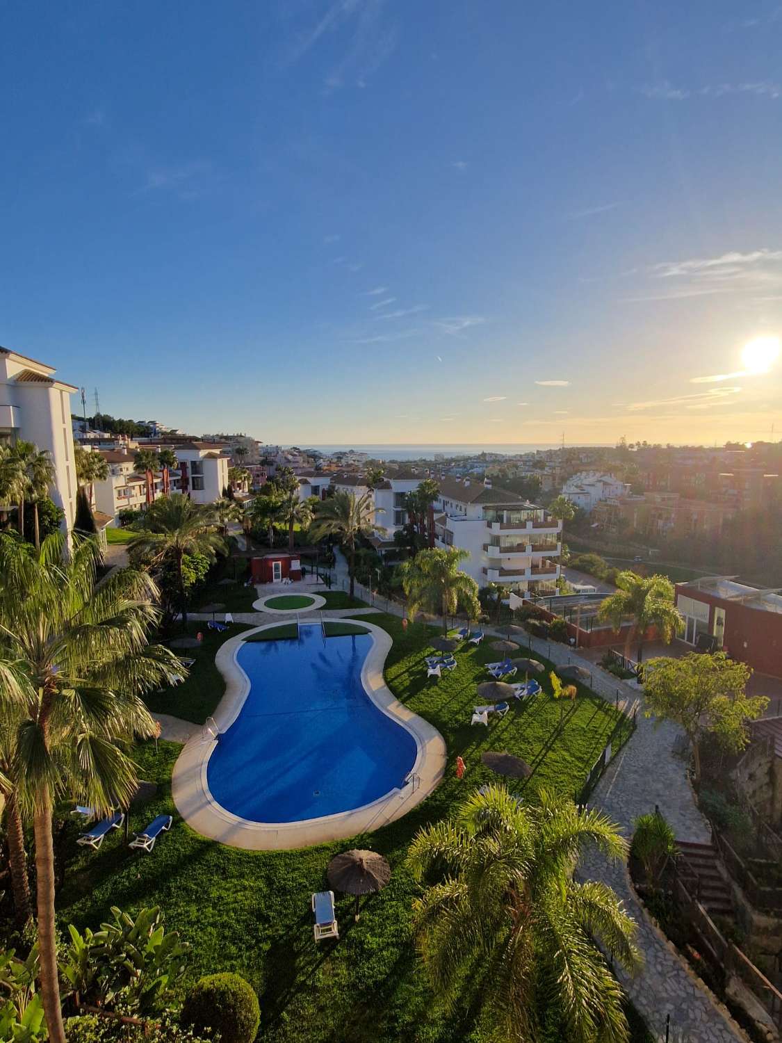 SE ALQUILA BONITO ATICO DESDE AHORA -15.6.26 Y DESDE 1.10.26-15.6.27 EN MIJAS