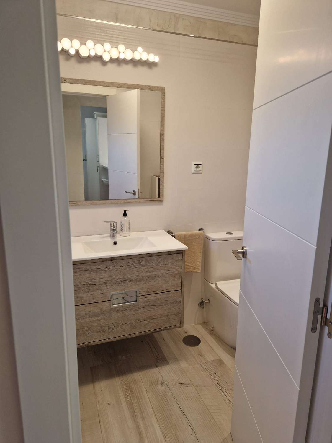 SE ALQUILA BONITO ATICO DESDE AHORA -15.6.26 Y DESDE 1.10.26-15.6.27 EN MIJAS