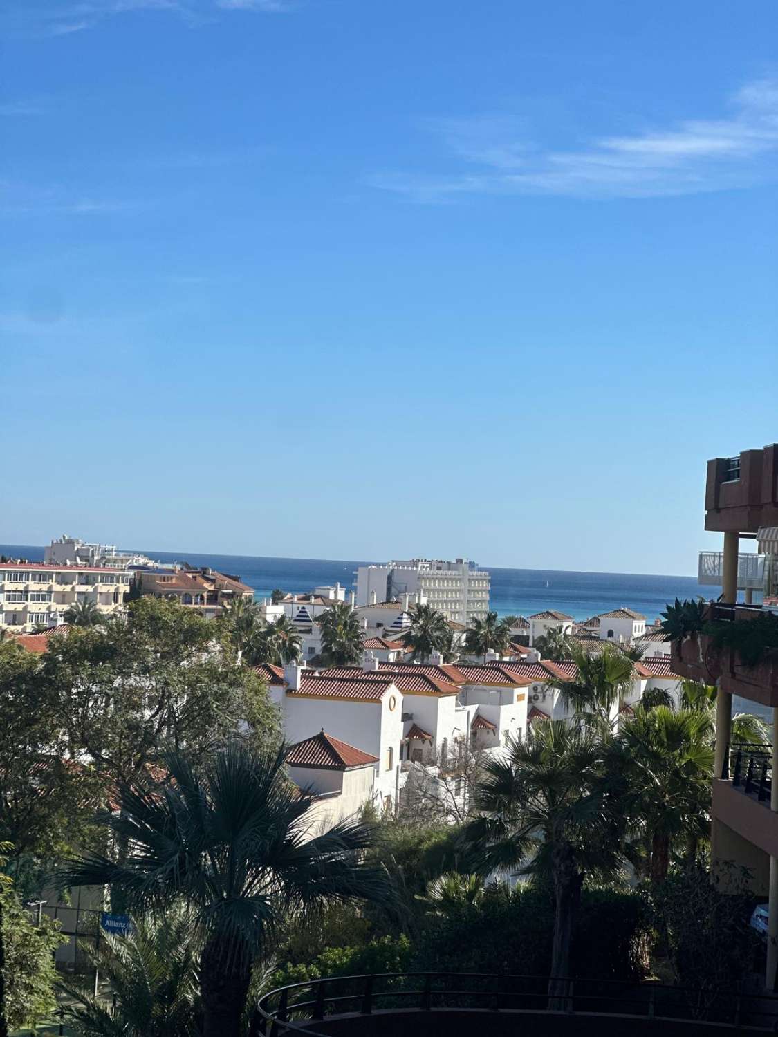 Se vende magnifico apartamento con vistas al mar a 3 minutos de la playa – Benalmádena