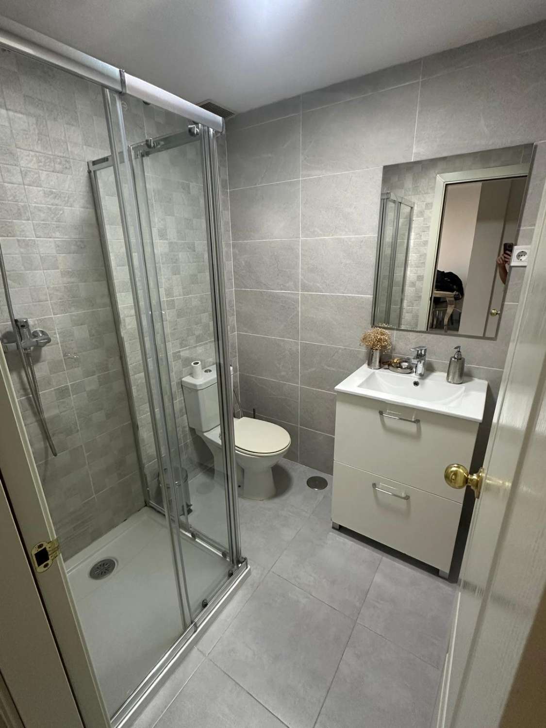 Se vende magnifico apartamento con vistas al mar a 3 minutos de la playa – Benalmádena