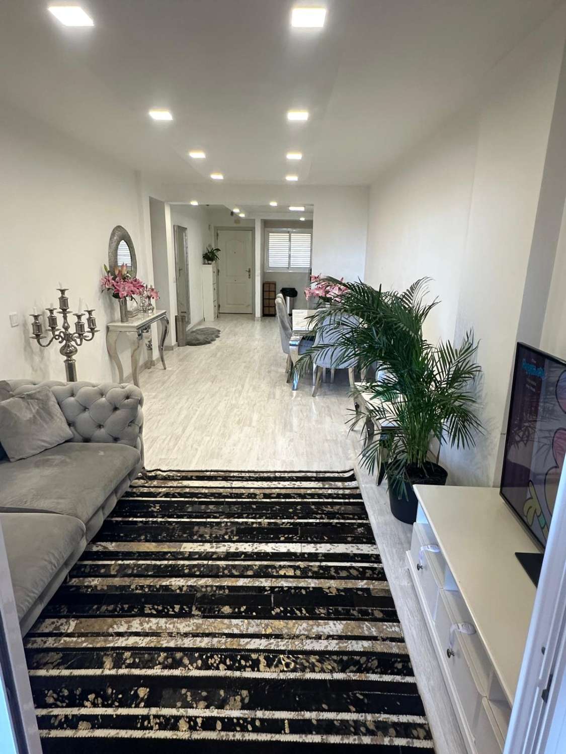 Se vende magnifico apartamento con vistas al mar a 3 minutos de la playa – Benalmádena