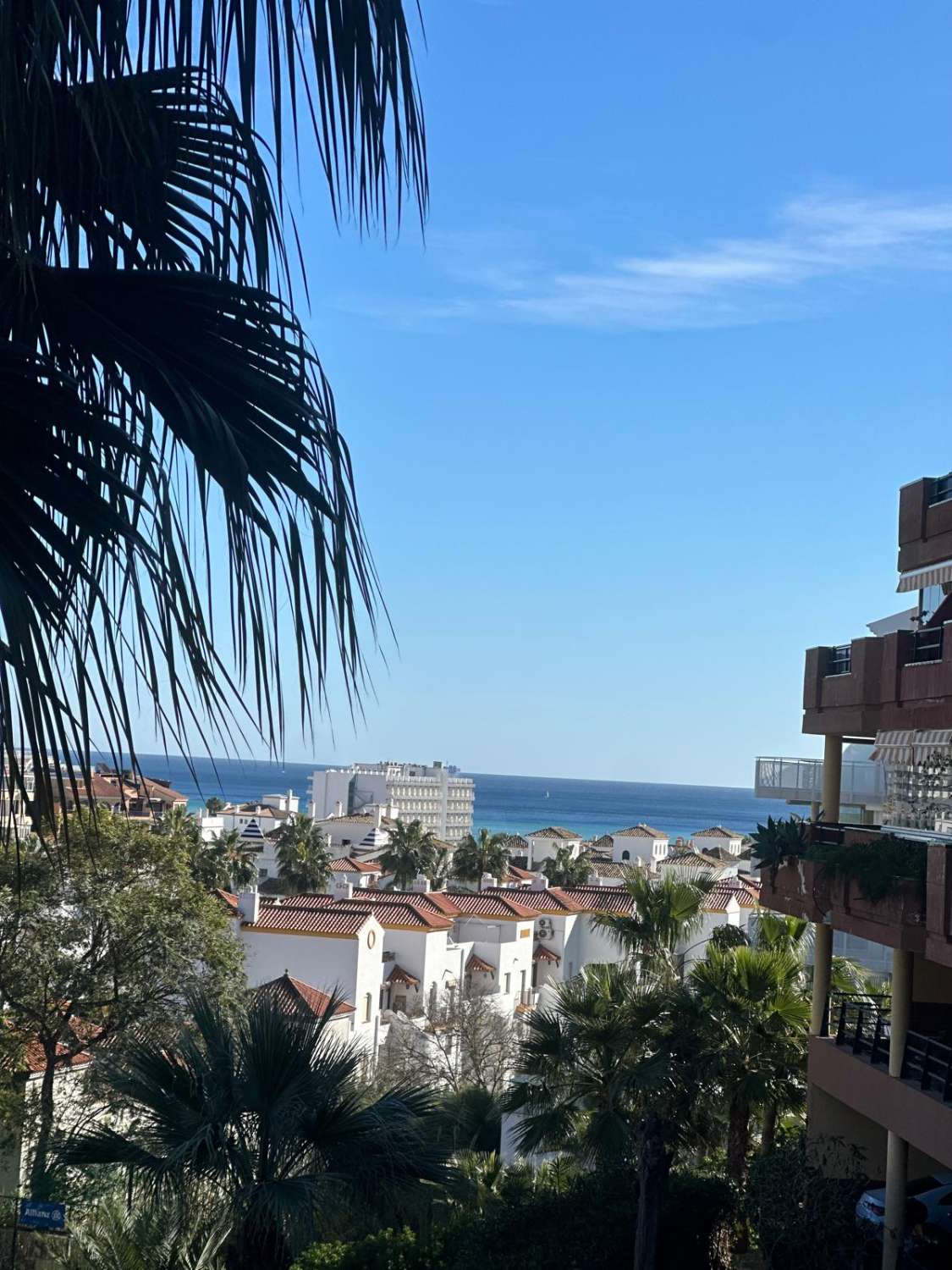 Se vende magnifico apartamento con vistas al mar a 3 minutos de la playa – Benalmádena