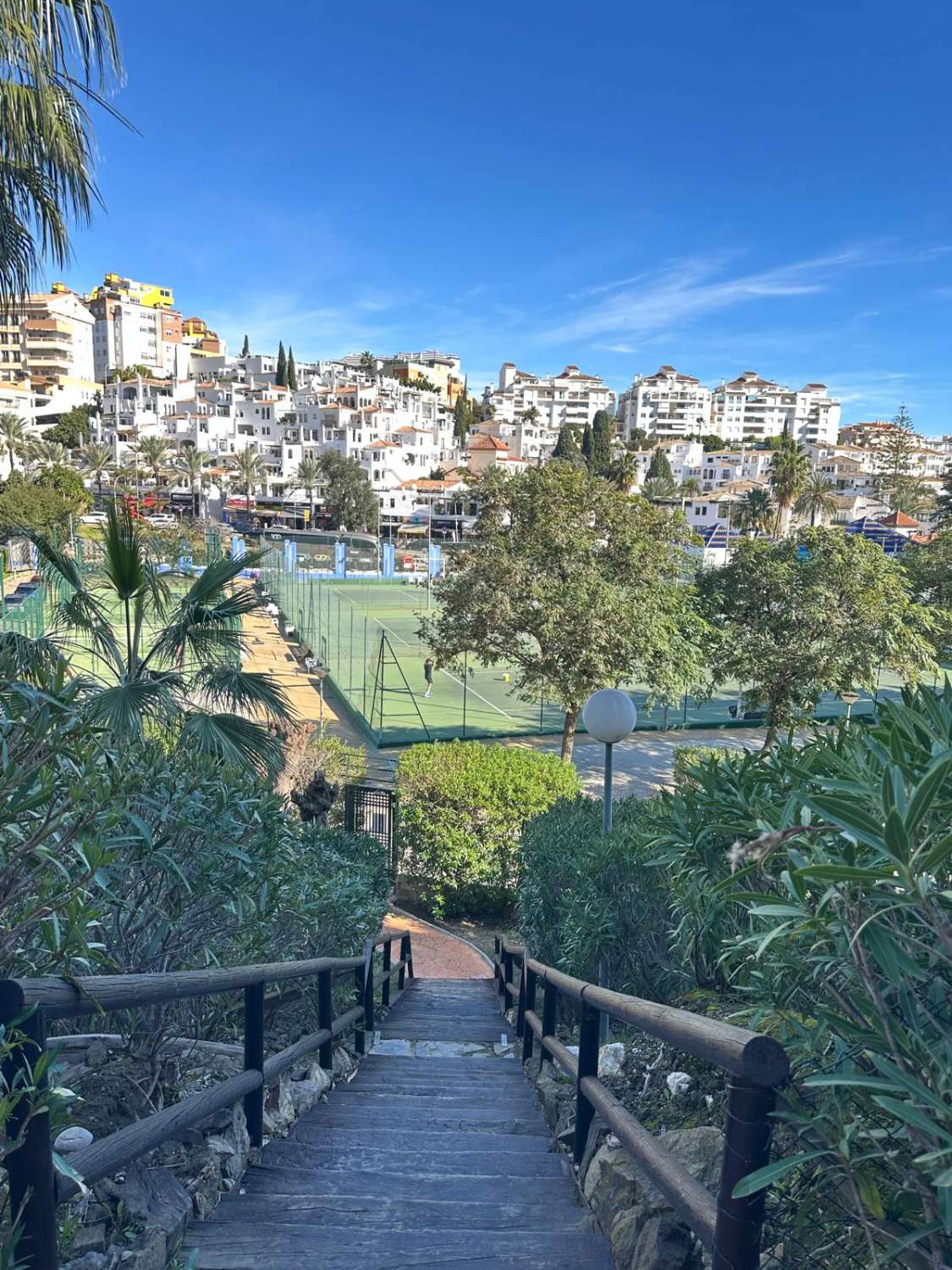 Se vende magnifico apartamento con vistas al mar a 3 minutos de la playa – Benalmádena