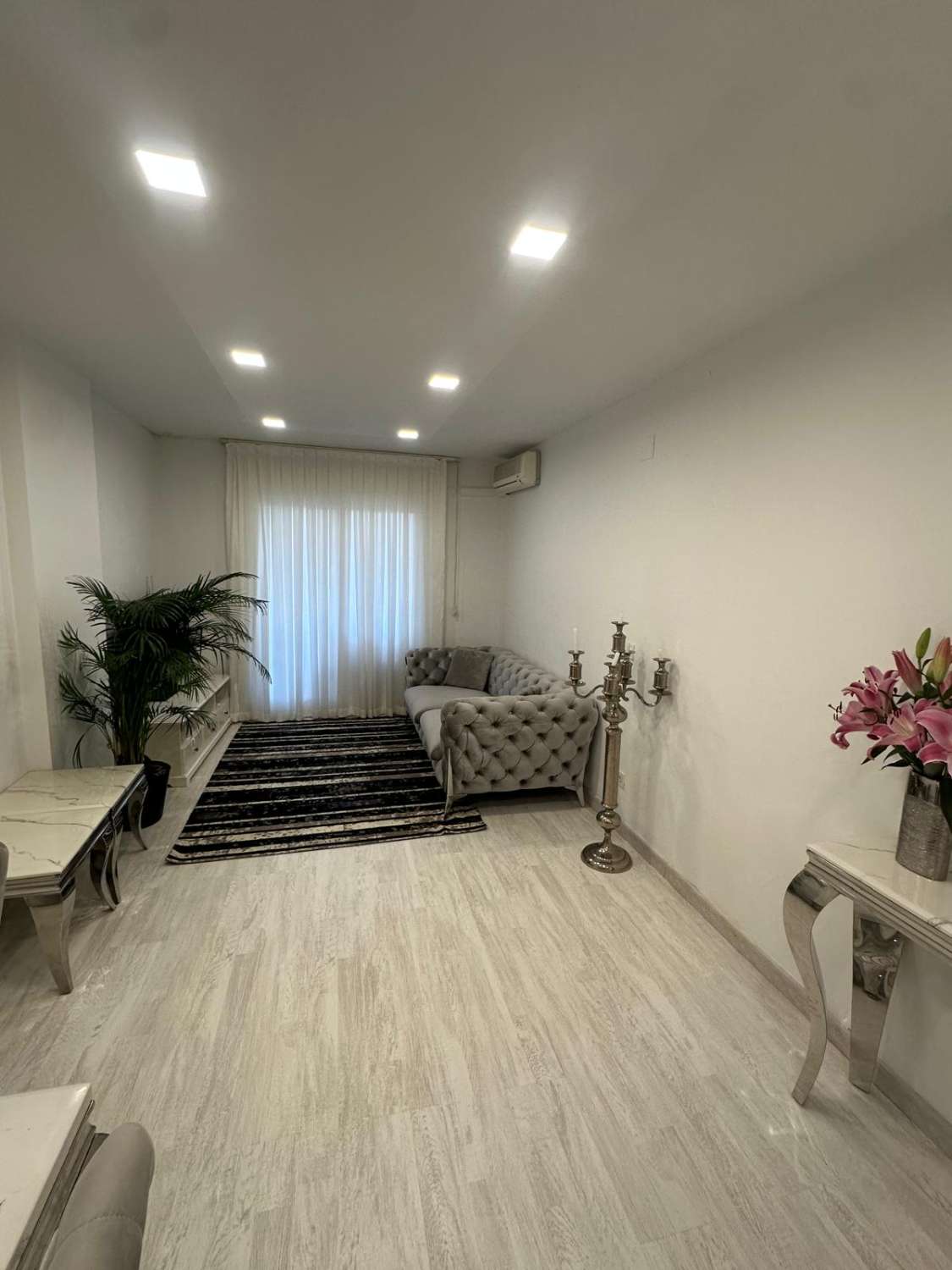 Se vende magnifico apartamento con vistas al mar a 3 minutos de la playa – Benalmádena