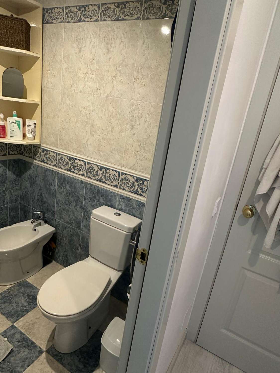 Se vende magnifico apartamento con vistas al mar a 3 minutos de la playa – Benalmádena