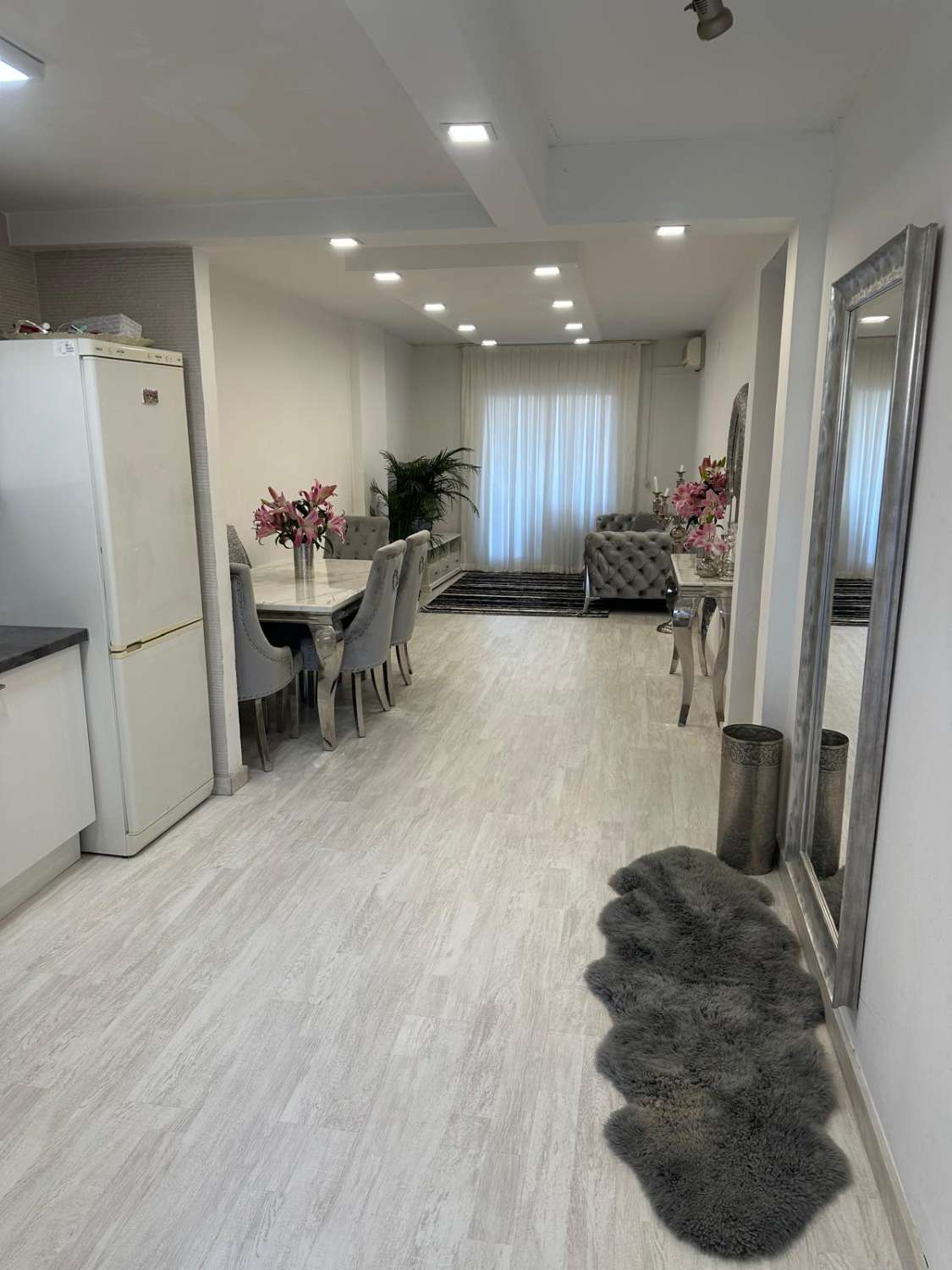 Se vende magnifico apartamento con vistas al mar a 3 minutos de la playa – Benalmádena