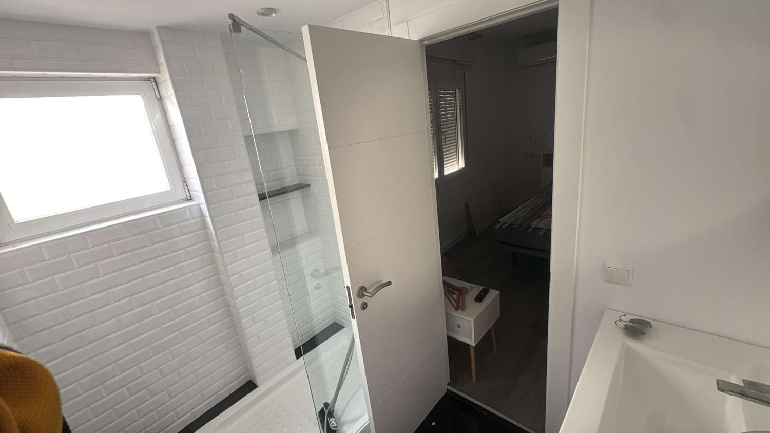 SE ALQUILA POR LARGA TEMPORADA BONITO APARTAMENTO EN PUERTO MARINA (BENALMADENA)