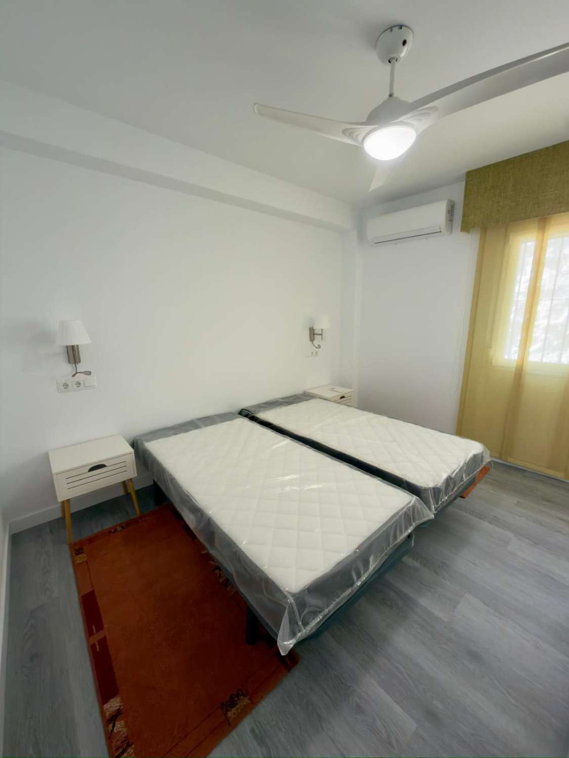 SE ALQUILA POR LARGA TEMPORADA BONITO APARTAMENTO EN PUERTO MARINA (BENALMADENA)