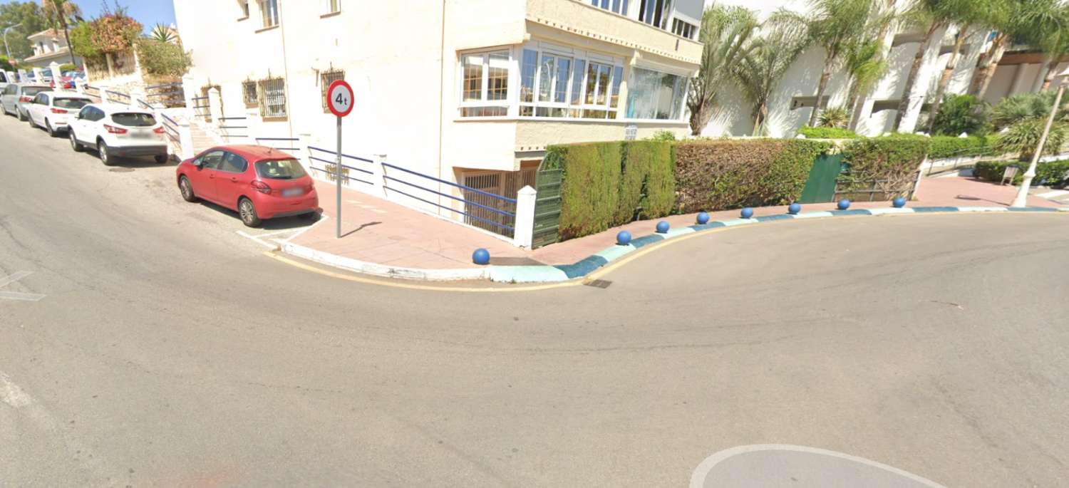 SE ALQUILA POR LARGA TEMPORADA BONITO APARTAMENTO EN PUERTO MARINA (BENALMADENA)