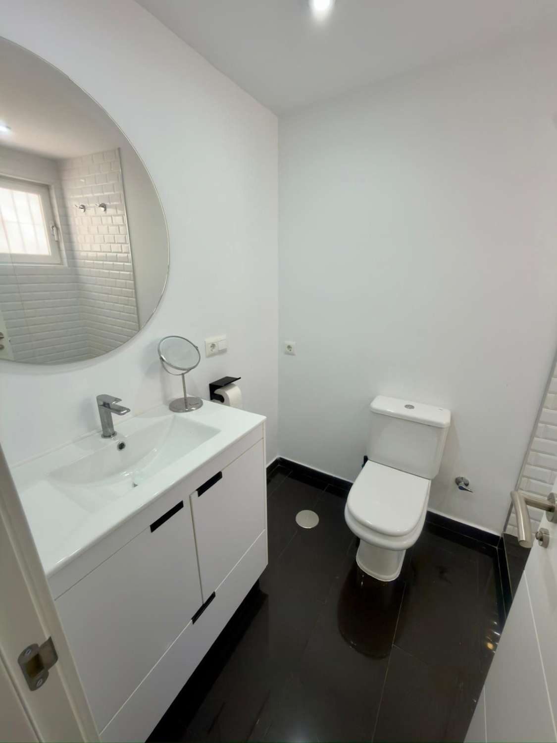 SE ALQUILA POR LARGA TEMPORADA BONITO APARTAMENTO EN PUERTO MARINA (BENALMADENA)