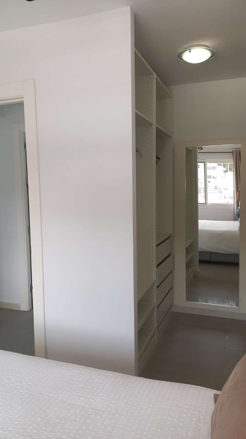 SE ALQUILA DE 1.5.26- 23.6.26 BONITO APARTAMENTO CON VISTAS AL MAR EN 1ª LINEA DE PLAYA EN FUENGIROLA