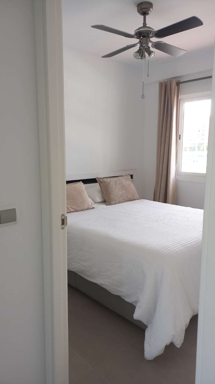 SE ALQUILA DE 1.5.26- 23.6.26 BONITO APARTAMENTO CON VISTAS AL MAR EN 1ª LINEA DE PLAYA EN FUENGIROLA