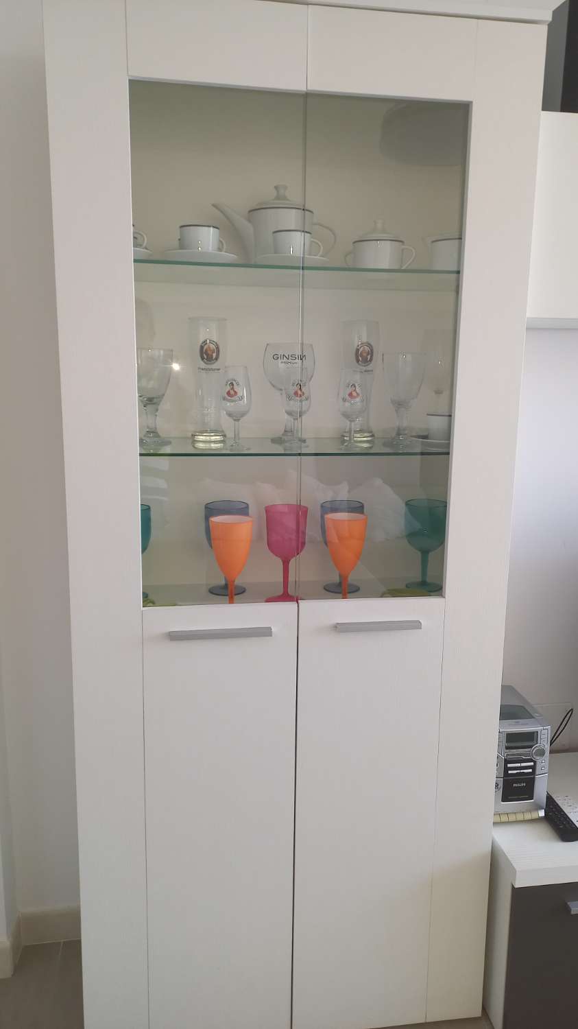 SE ALQUILA DE 1.5.26- 23.6.26 BONITO APARTAMENTO CON VISTAS AL MAR EN 1ª LINEA DE PLAYA EN FUENGIROLA