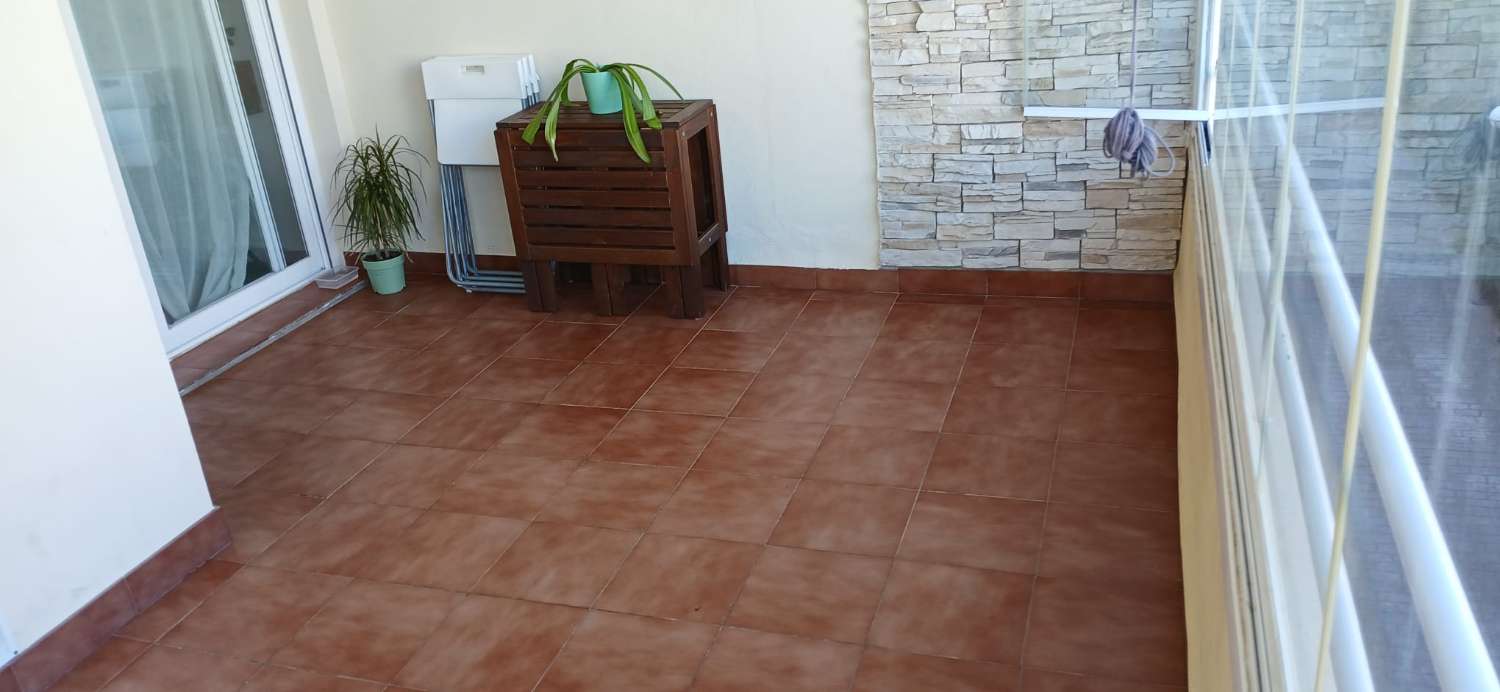 SE  VENDE BONITO PISO DE 3 DORMITORIOS EN ZONA RIVIERA DEL SOL (MIJAS)