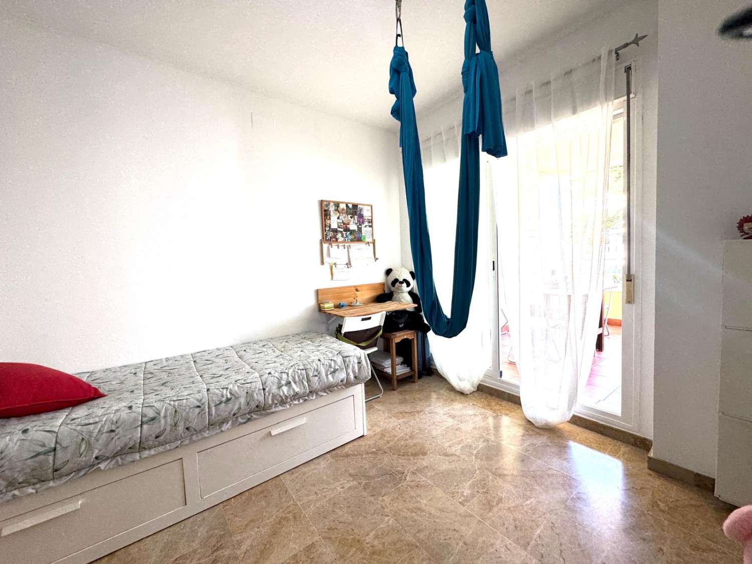 SE  VENDE BONITO PISO DE 3 DORMITORIOS EN ZONA RIVIERA DEL SOL (MIJAS)