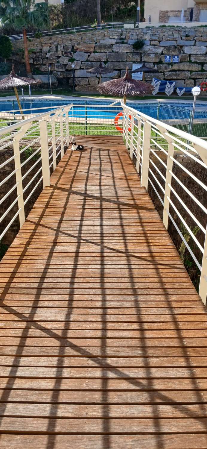 SE  VENDE BONITO PISO DE 3 DORMITORIOS EN ZONA RIVIERA DEL SOL (MIJAS)