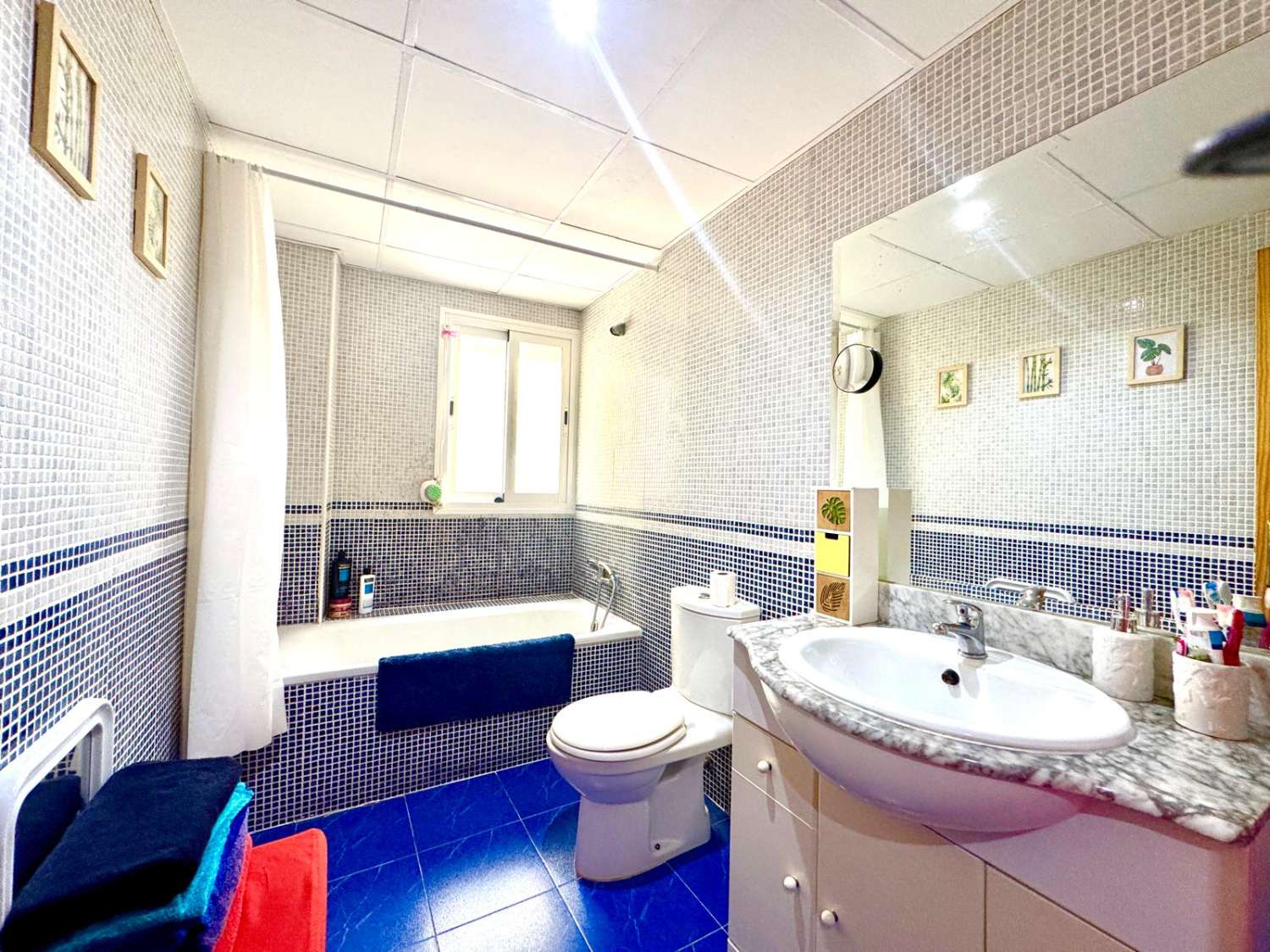 SE  VENDE BONITO PISO DE 3 DORMITORIOS EN ZONA RIVIERA DEL SOL (MIJAS)