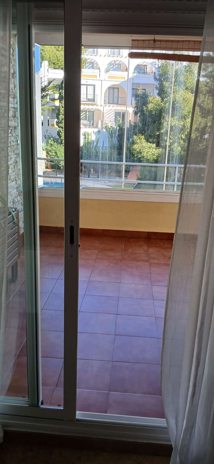 SE  VENDE BONITO PISO DE 3 DORMITORIOS EN ZONA RIVIERA DEL SOL (MIJAS)