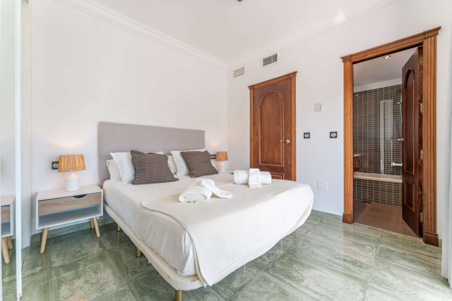 SE ALQUILA CHALET PAREADO EN CORTIJO DE TORREQUEBRADA (BENALMADENA)