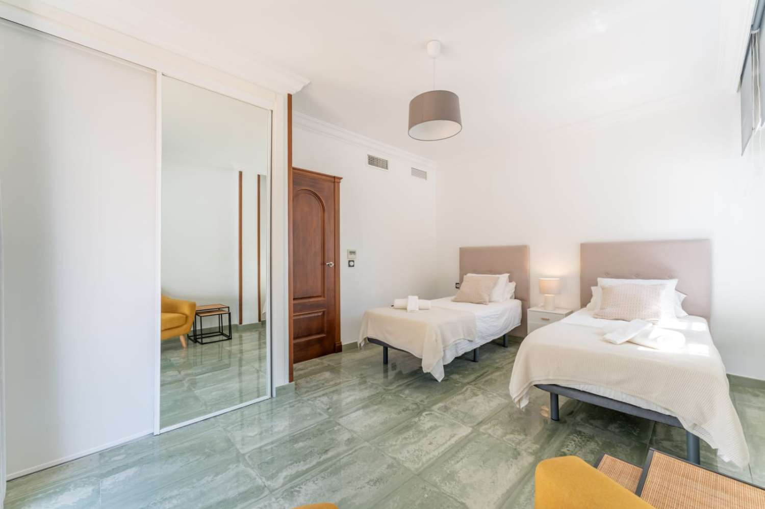 SE ALQUILA CHALET PAREADO EN CORTIJO DE TORREQUEBRADA (BENALMADENA)