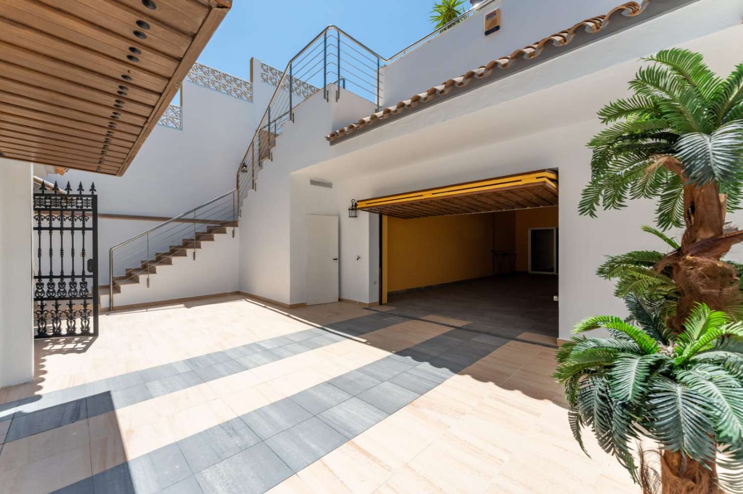 SE ALQUILA CHALET PAREADO EN CORTIJO DE TORREQUEBRADA (BENALMADENA)