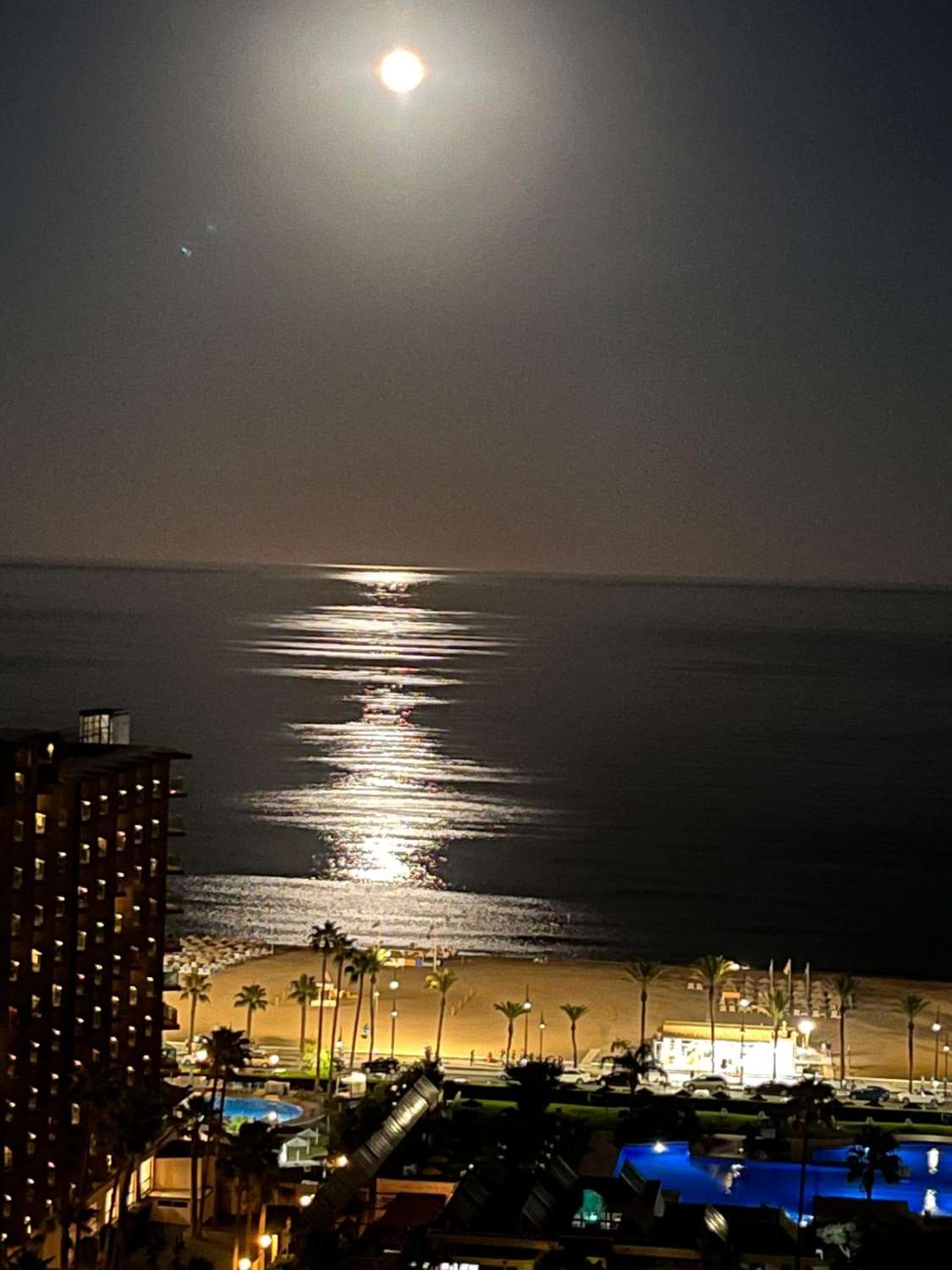 Se  alquila  por LARGA TEMPORADA  Con o Sin Muebles precioso Aticocon vistas al mar  en Playamar (Torremolinos)