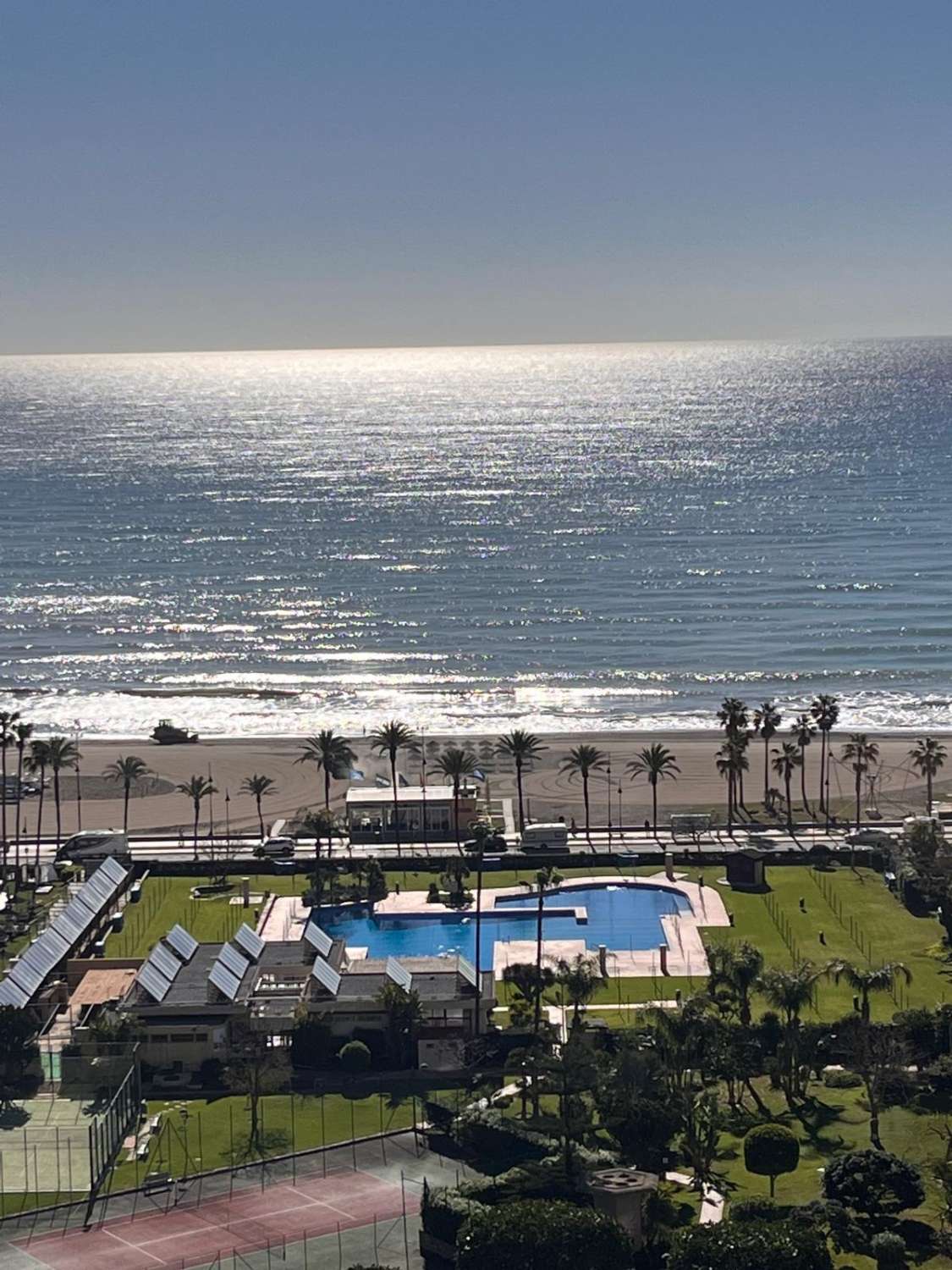 Se  alquila  por LARGA TEMPORADA  Con o Sin Muebles precioso Aticocon vistas al mar  en Playamar (Torremolinos)